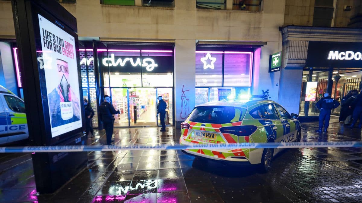 Armed Police Cordon Off Piccadilly Gardens Following Suspected Stabbing