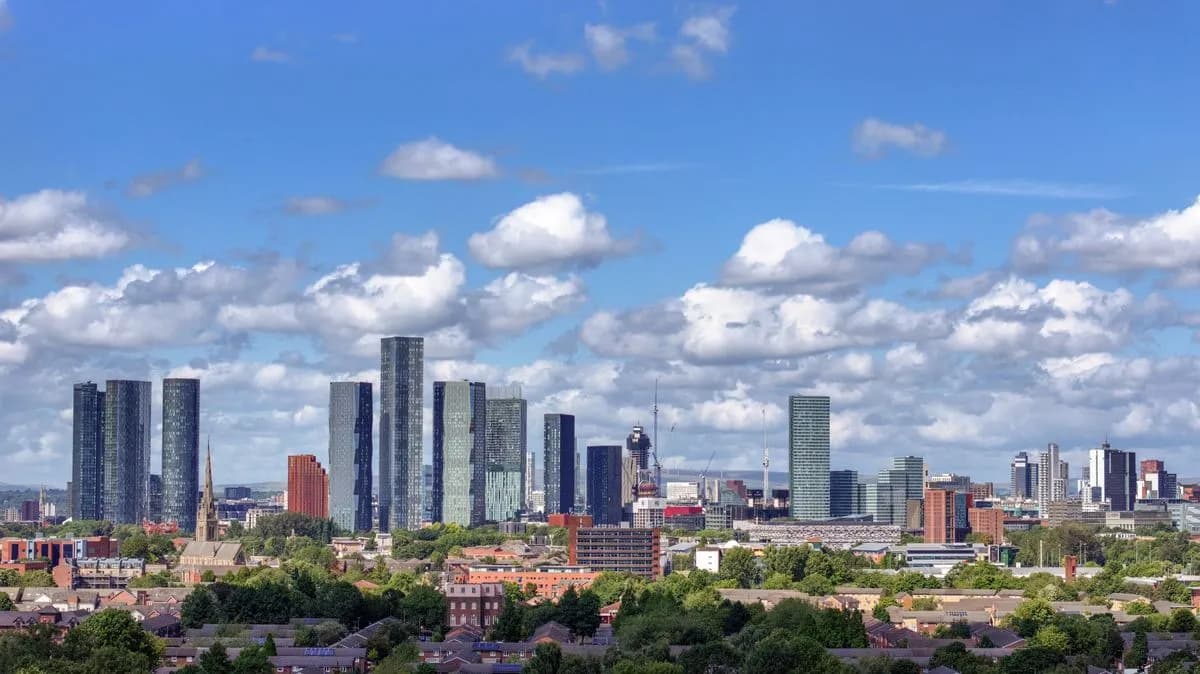 Manchester plans £100m green projects as council warns emissions are falling too slowly