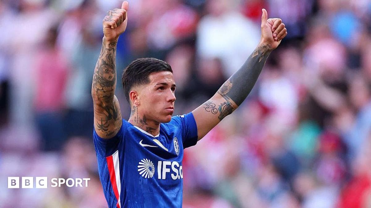 Manchester City miss Chelsea's £120m deadline for Enzo Fernandez but remain hopeful of deal